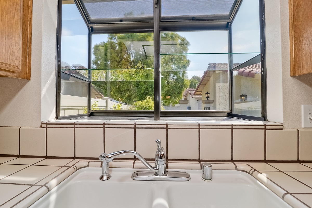 1938 Springdale Lane Encinitas, CA 92024 - Photo 7 of 20 Gallery Image 7