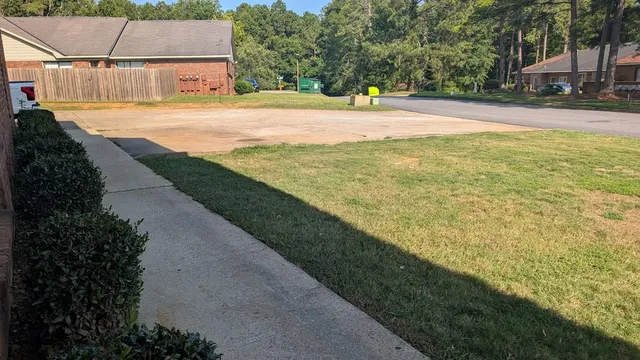 a view of the outdoor space of a house