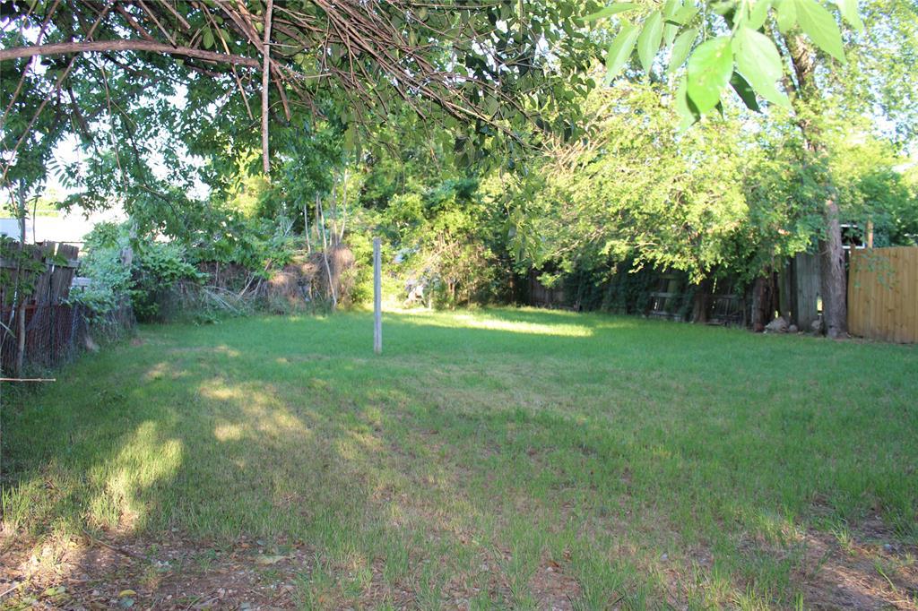 1115 Ebert Avenue, Unit D Austin, TX 78721 - Photo 3 of 3 a view of a trees with a yard