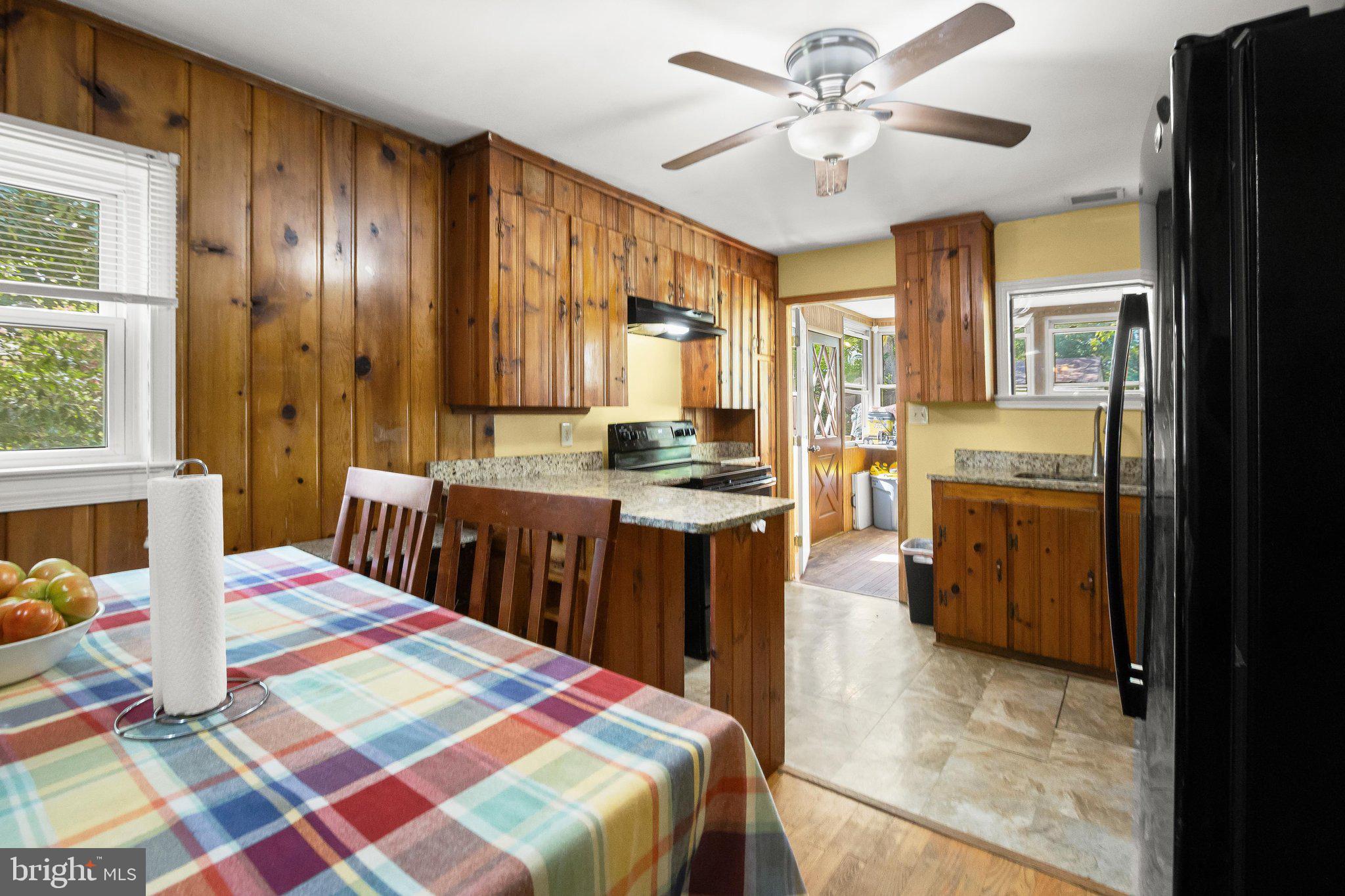 7116 Neuman Street Springfield, VA 22150 - Photo 6 of 31 Eat-in Kitchen
