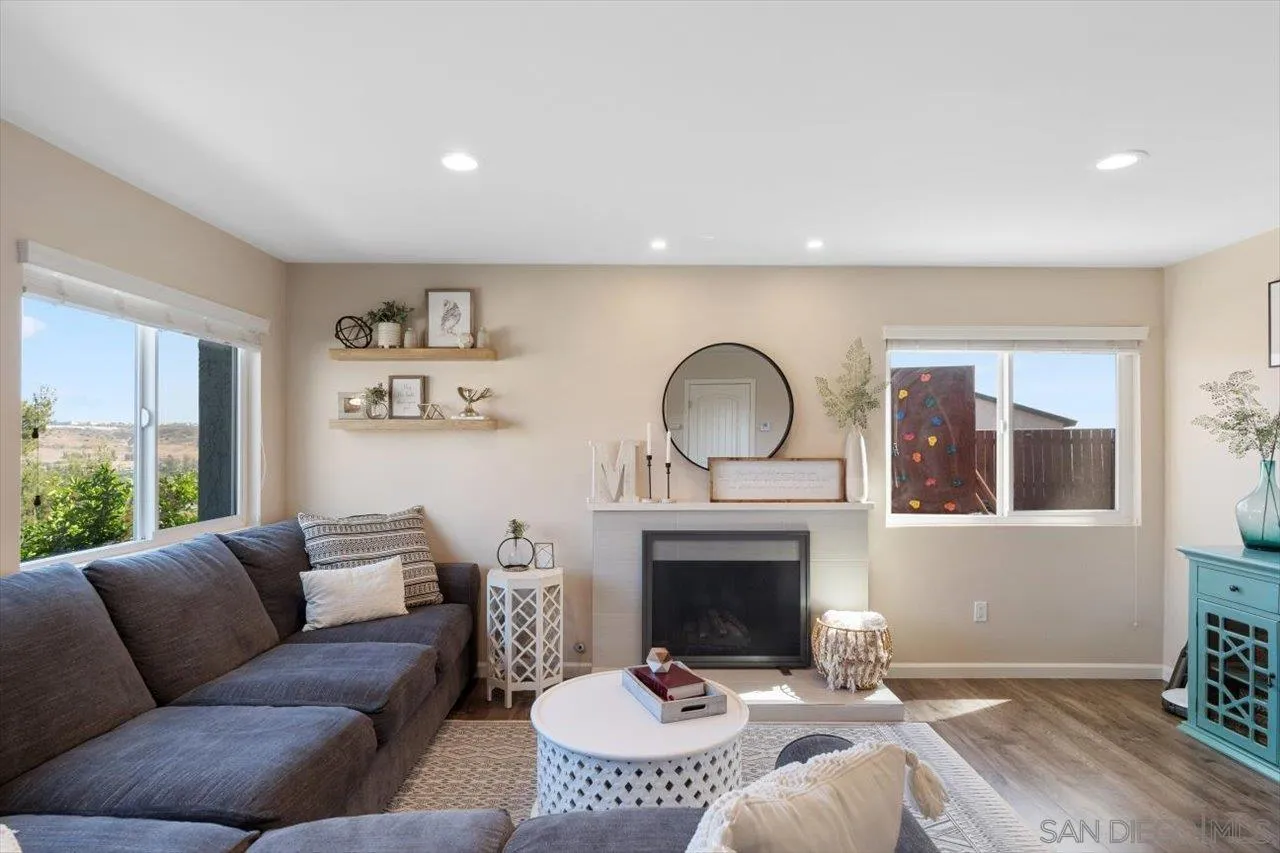 13732 Celestial Road Poway, CA 92064 - Photo 4 of 25 Gallery Image 4