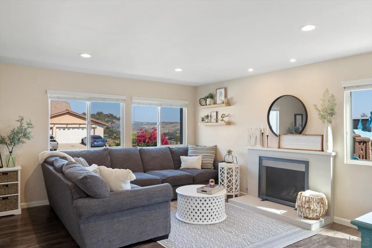 13732 Celestial Road Poway, CA 92064 - Photo 5 of 25 Gallery Image 5
