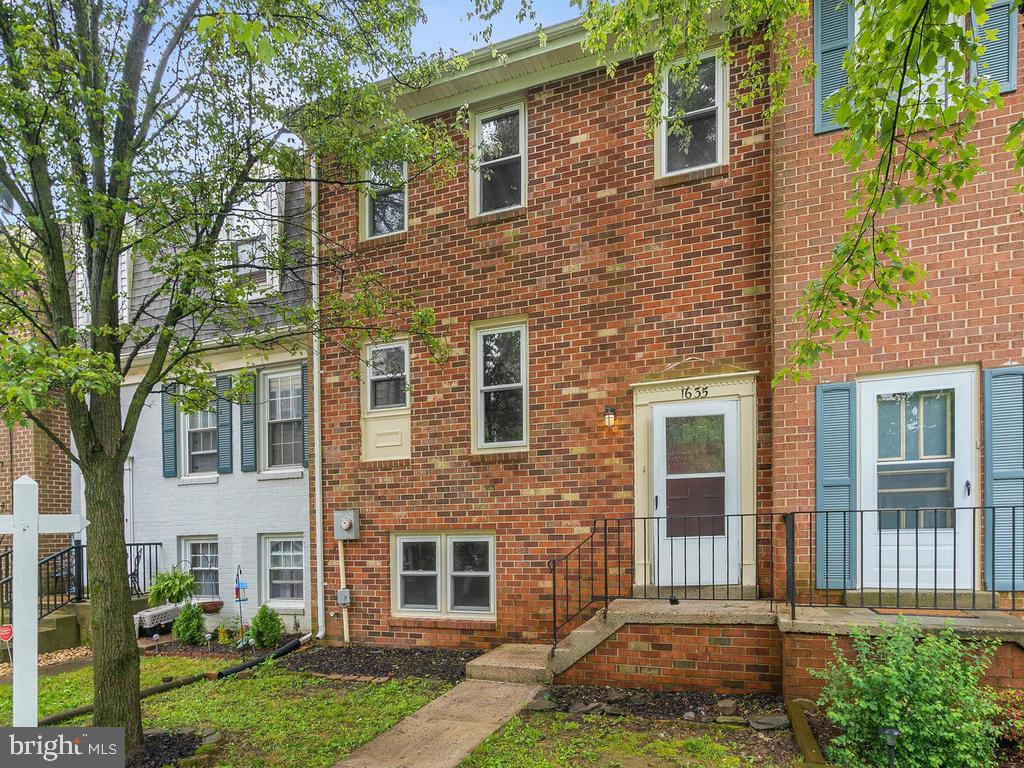1635 Colonial Way Frederick, MD 21702 - Photo 1 of 32 Front View