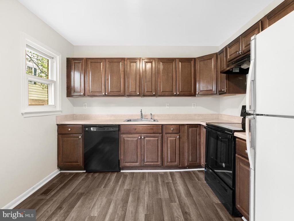 1635 Colonial Way Frederick, MD 21702 - Photo 22 of 32 Kitchen