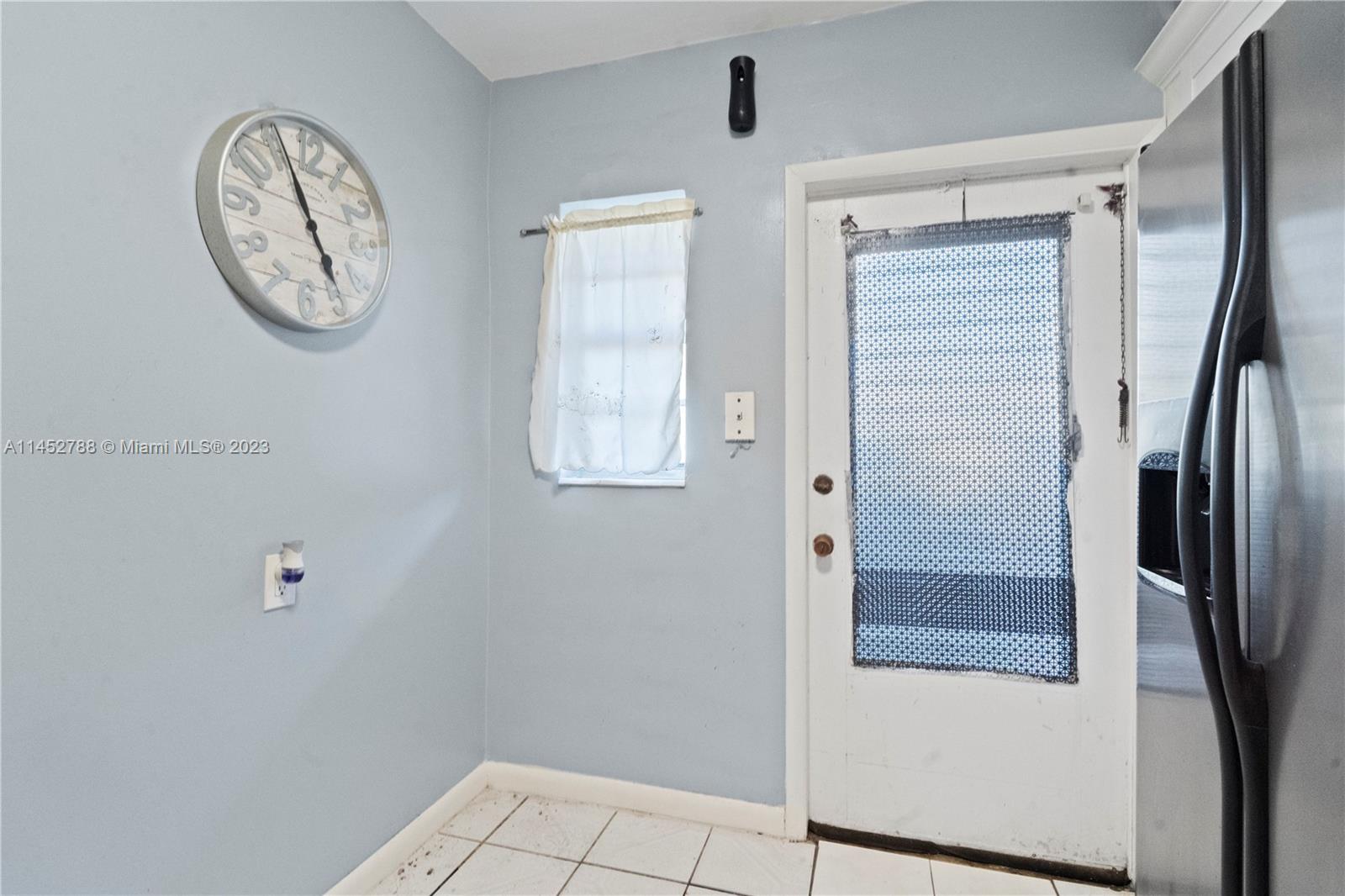 Norland Miami, FL 33179 - Photo 6 of 15 a view of a hallway with elevator