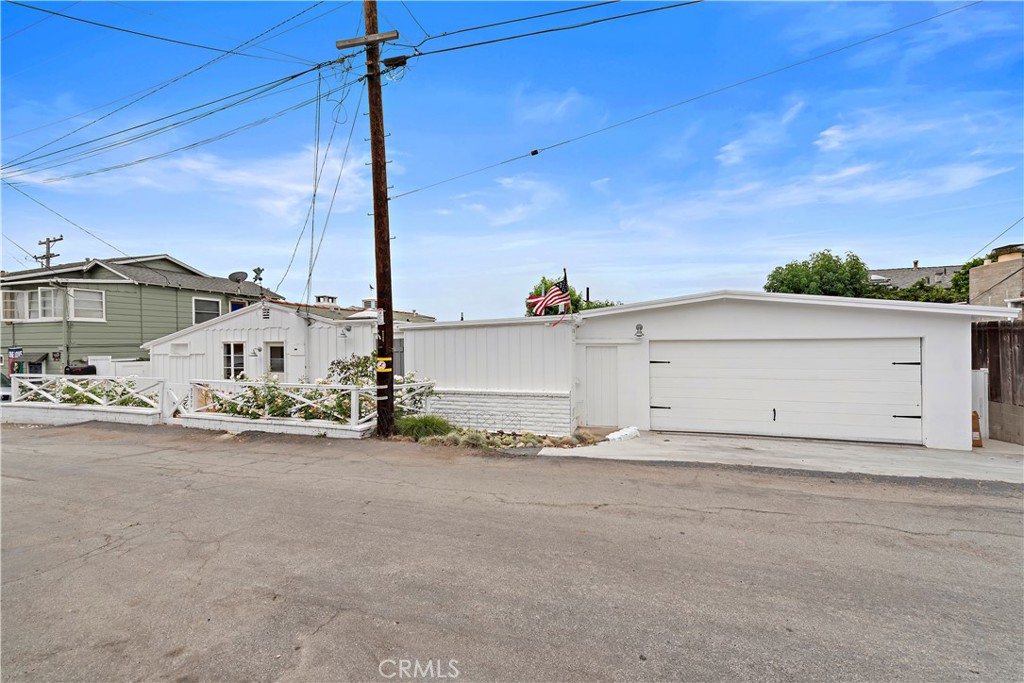 31711 Fairview Road Laguna Beach, CA 92651 - Photo 7 of 20 a view of a road with a building in the background