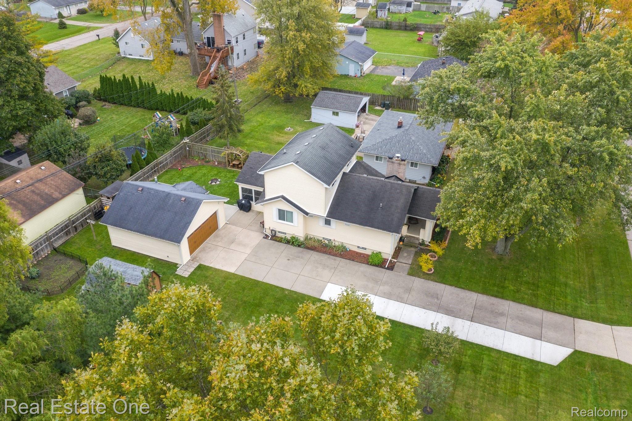 2721 Culbertson Avenue Rochester, MI 48307 - Photo 39 of 52 PICTURE PERFECT!!