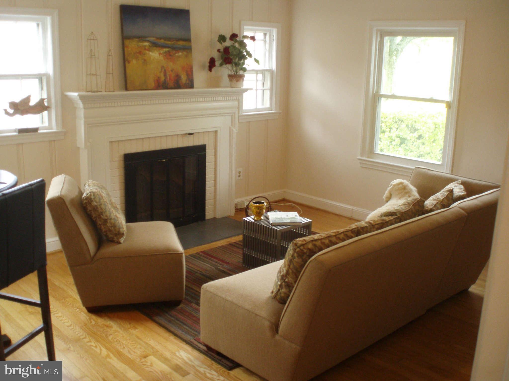 11802 Claridge Road Silver Spring, MD 20902 - Photo 3 of 23 Living Room