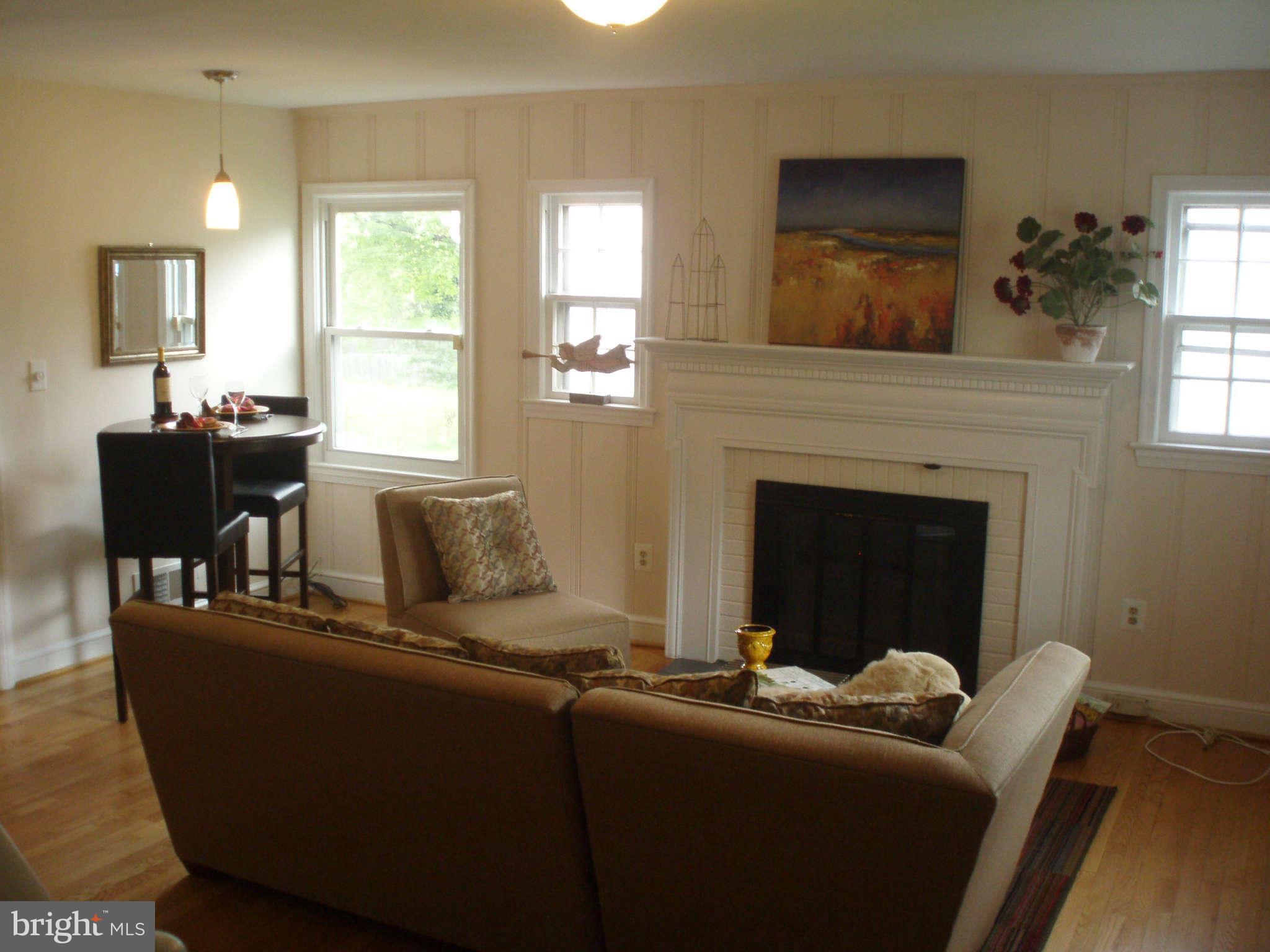 11802 Claridge Road Silver Spring, MD 20902 - Photo 4 of 23 Living Room