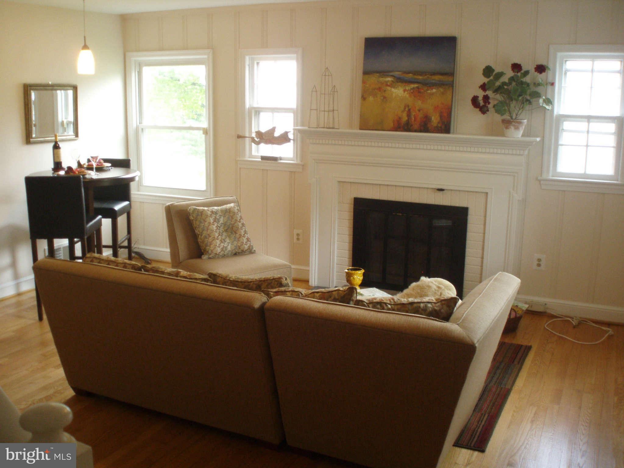 11802 Claridge Road Silver Spring, MD 20902 - Photo 5 of 23 Living Room