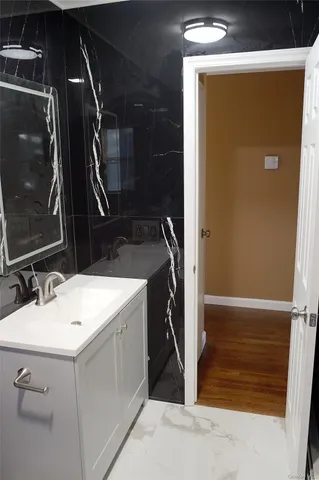 $800,000 | 220 Kinkel Street, Westbury, NY 11590