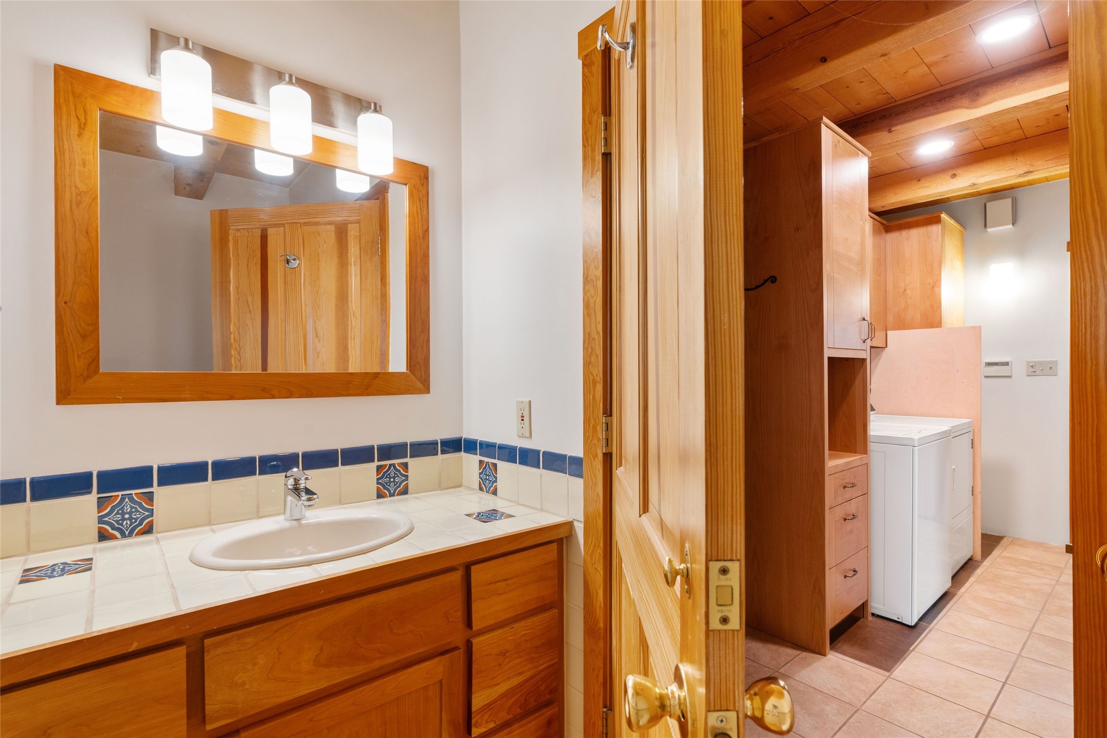 71 Camerada Loop Santa Fe, NM 87508 - Photo 9 of 35