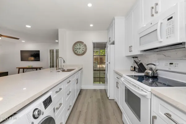 $4,995 | 5221 North 24th Street, Unit 106, Phoenix, AZ 85016