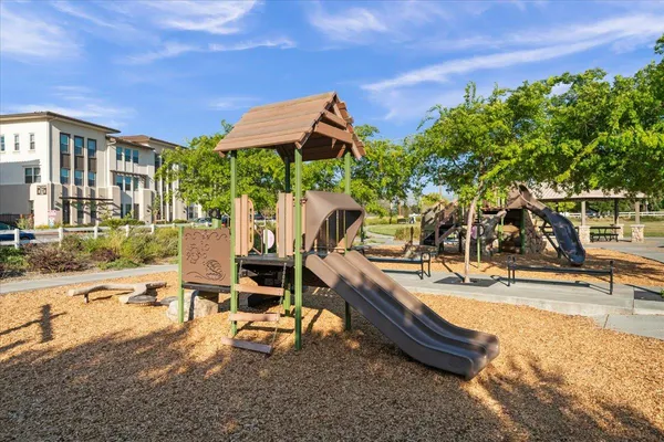 $1,240,000 | 1087 Bigleaf Place, Unit 109, San Jose, CA 95131