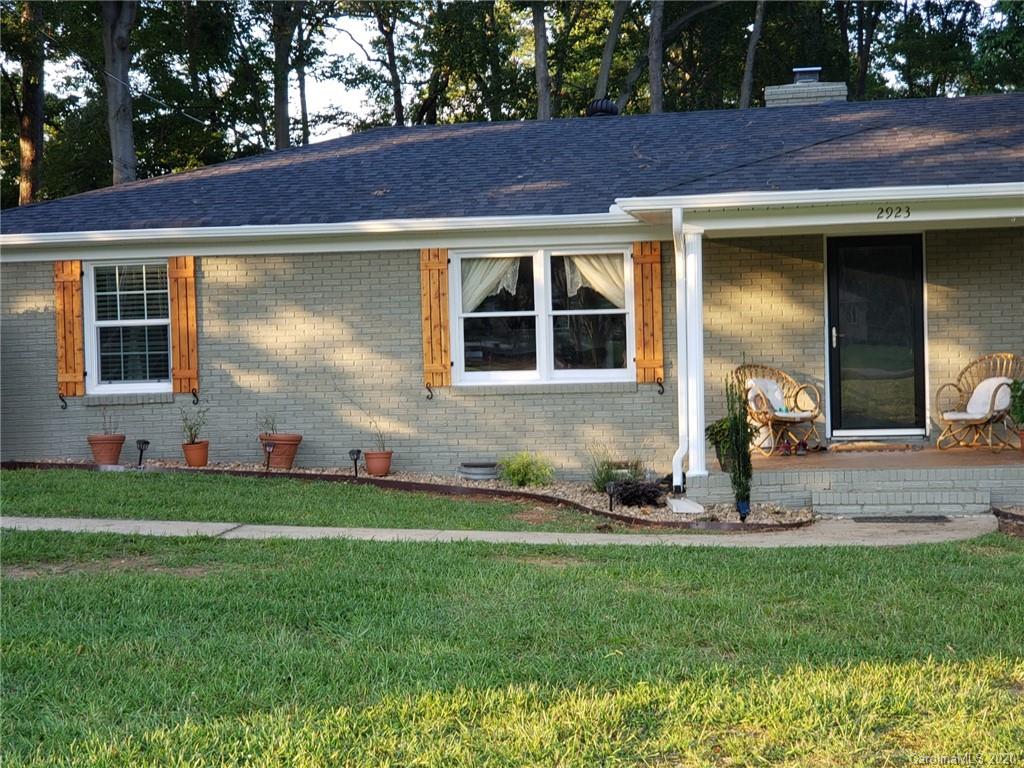 2923 Sunset Road Charlotte, NC 28216 - Photo 2 of 29 Gallery Image 2