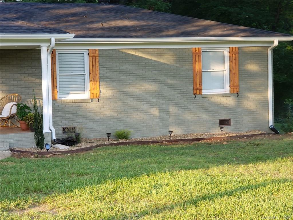 2923 Sunset Road Charlotte, NC 28216 - Photo 3 of 29 Gallery Image 3