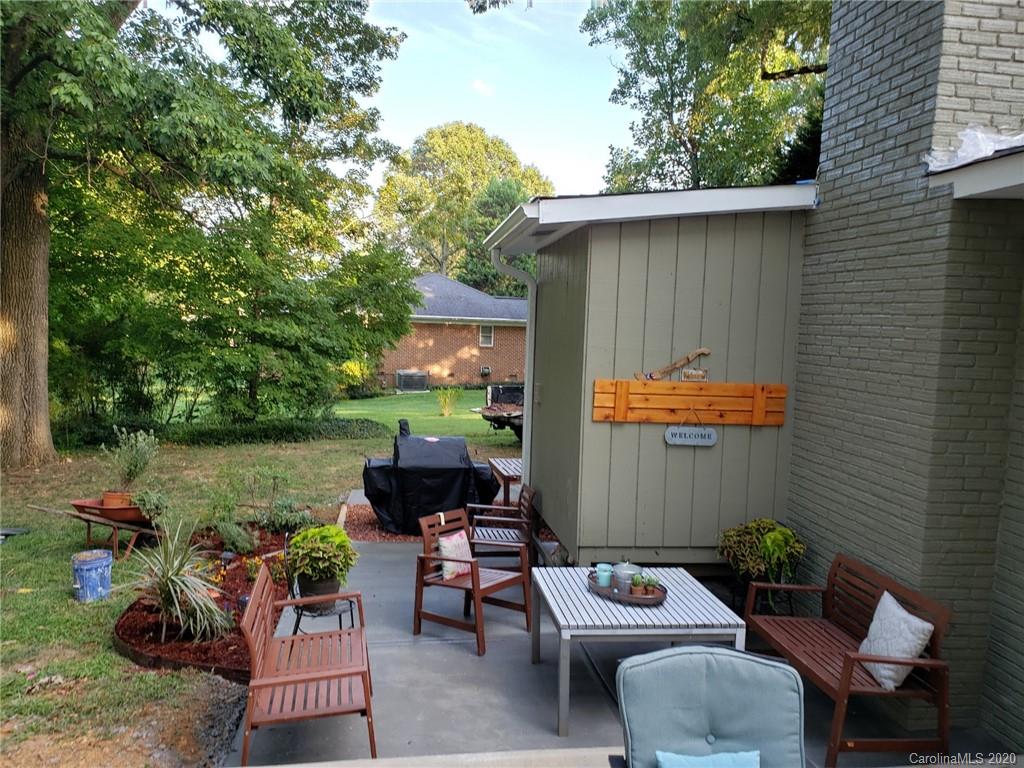 2923 Sunset Road Charlotte, NC 28216 - Photo 5 of 29 Gallery Image 5