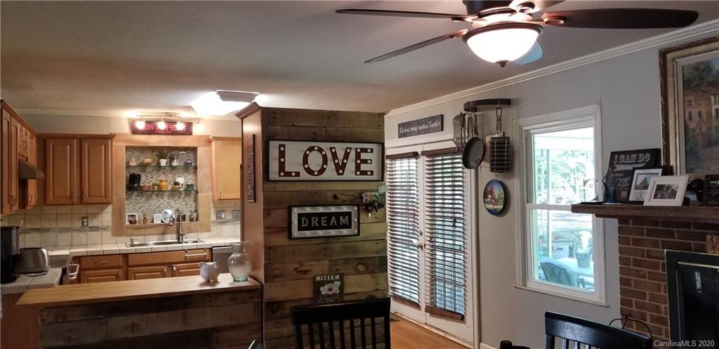2923 Sunset Road Charlotte, NC 28216 - Photo 9 of 29 Gallery Image 9