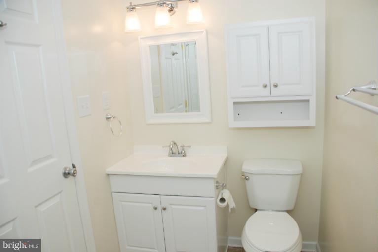 110 Williamson Road Winchester, VA 22602 - Photo 5 of 20 Bath