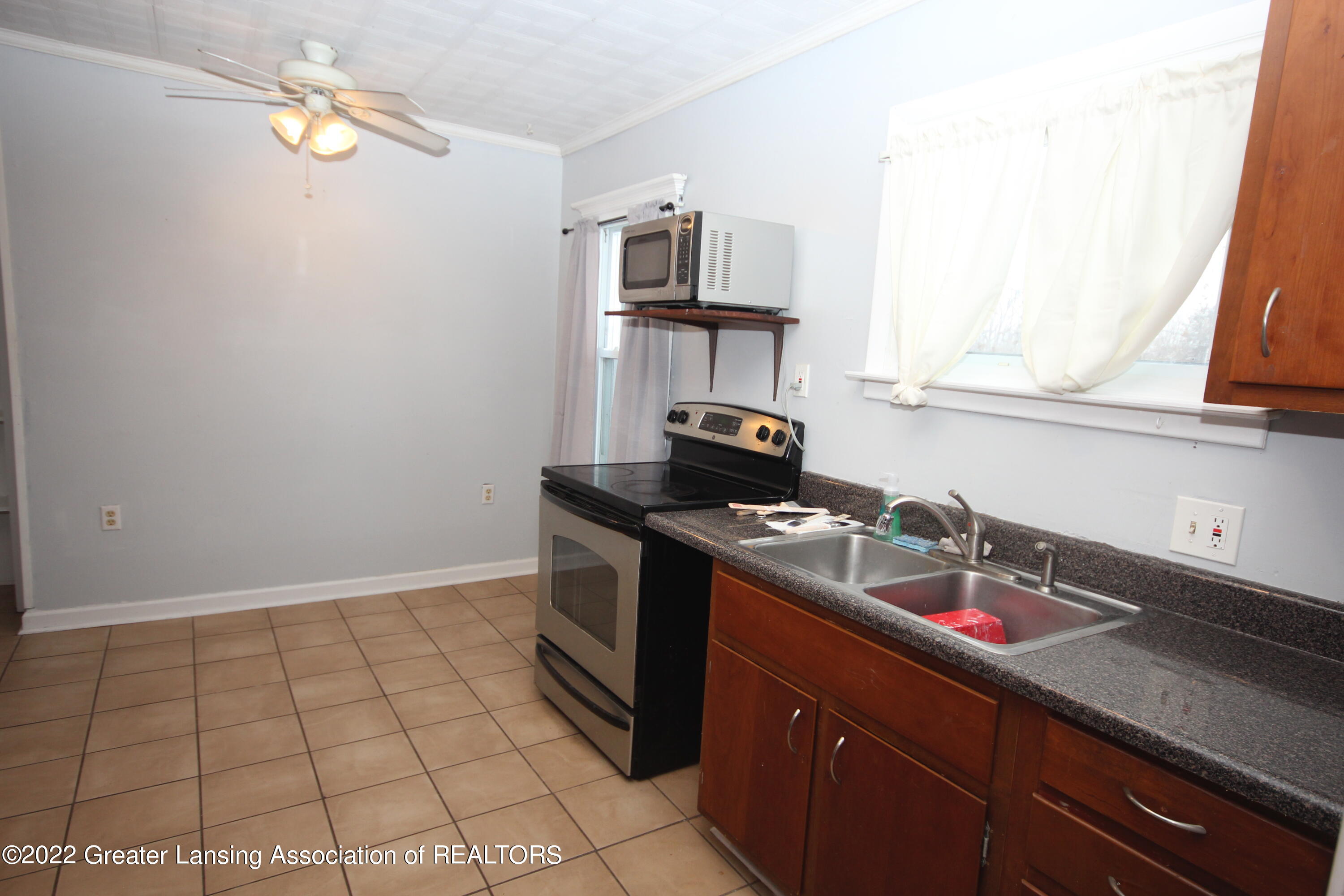 3318 Turner Road Lansing, MI 48906 - Photo 5 of 14 Kitchen