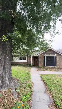 $200,000 | 213 Oak Hollow Street, Conroe, TX 77301
