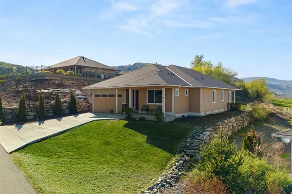a view of a house with a backyard