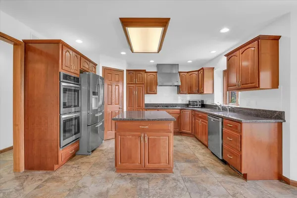 $550,000 | 3005 East Stone Creek Boulevard, Urbana, IL 61802