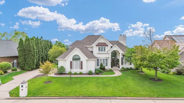 $550,000 | 3005 East Stone Creek Boulevard, Urbana, IL 61802