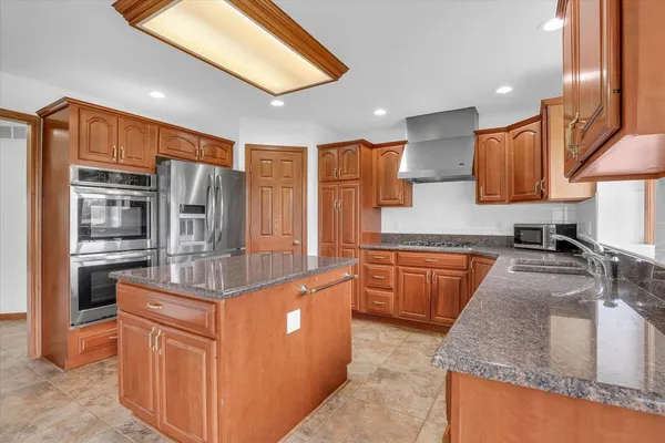 $550,000 | 3005 East Stone Creek Boulevard, Urbana, IL 61802