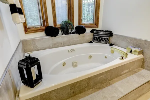 $550,000 | 3005 East Stone Creek Boulevard, Urbana, IL 61802