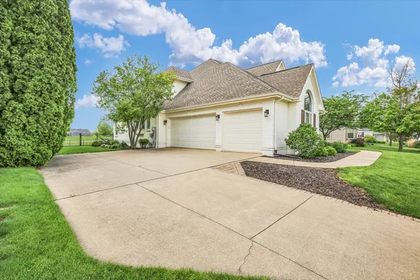 $550,000 | 3005 East Stone Creek Boulevard, Urbana, IL 61802