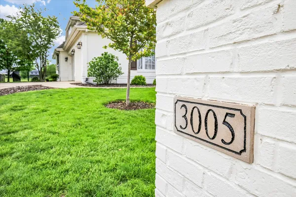$550,000 | 3005 East Stone Creek Boulevard, Urbana, IL 61802