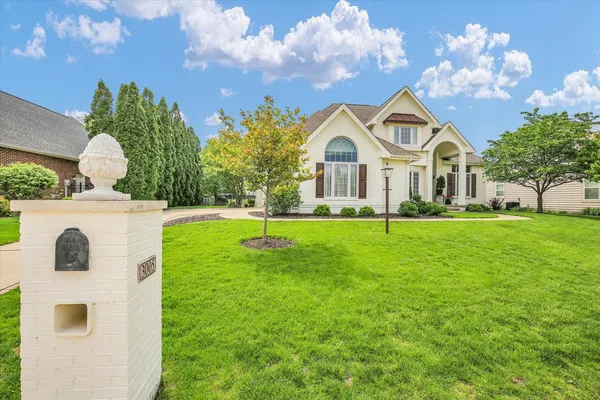 $550,000 | 3005 East Stone Creek Boulevard, Urbana, IL 61802