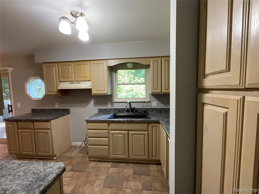 942 Angle Road Lapeer, MI 48446 - Photo 4 of 26