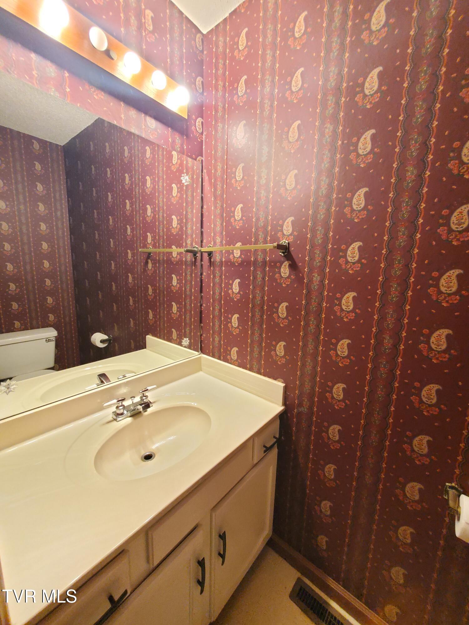 348 River Road, Unit 5C Bluff City, TN 37618 - Photo 15 of 28 20260824_182943