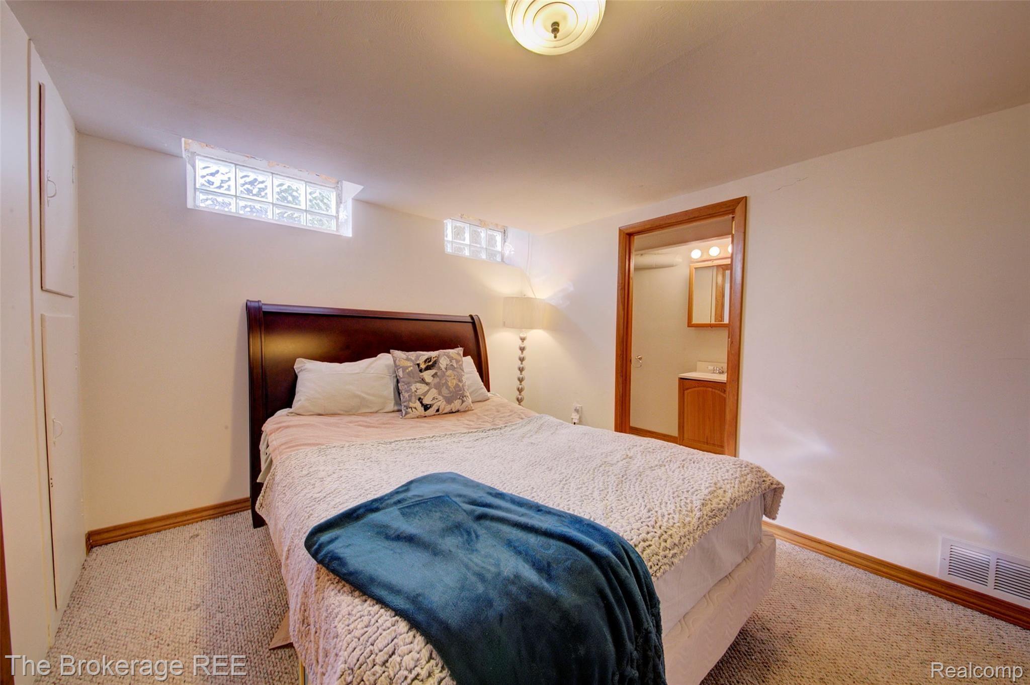 340 Thalia Avenue Rochester, MI 48307 - Photo 46 of 49 Basebed2.jpg