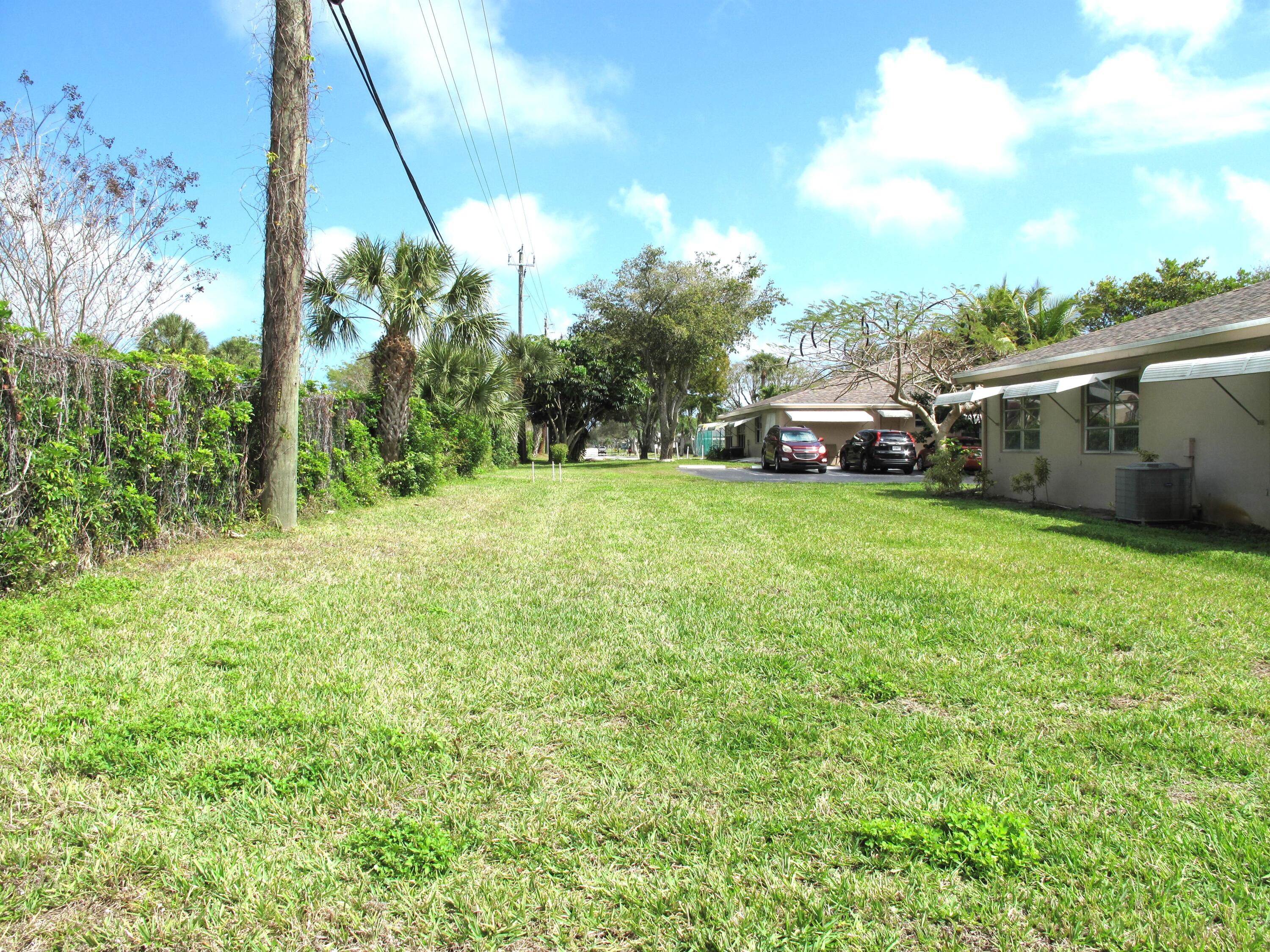1295 High Point Place North, Unit A Delray Beach, FL 33445 - Photo 24 of 42 Private side yard