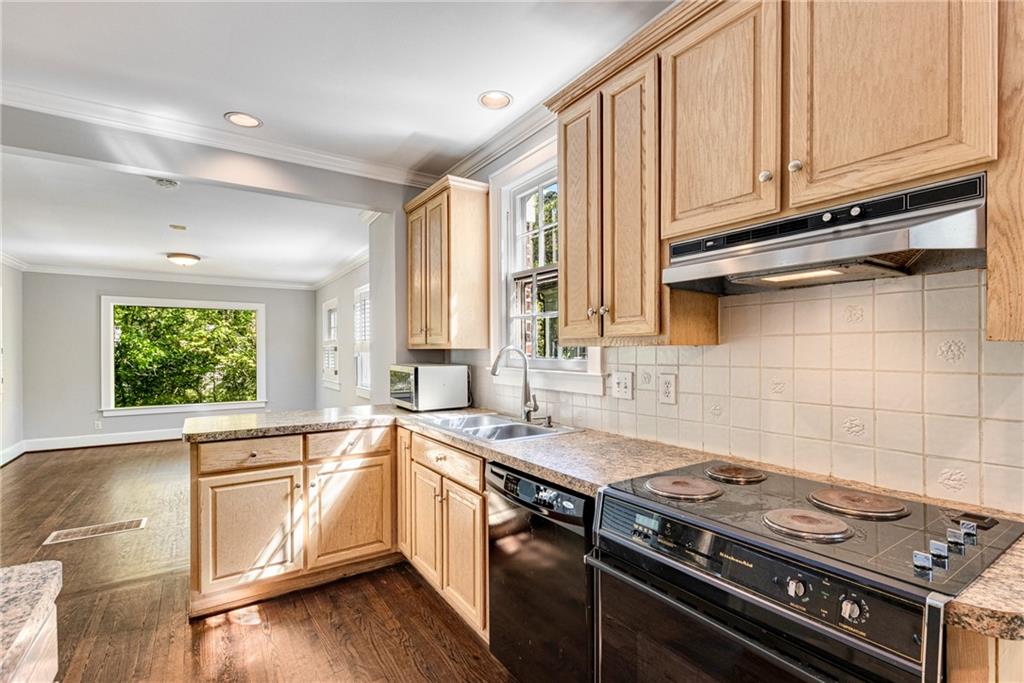 666 Yorkshire Road Northeast Atlanta, GA 30306 - Photo 10 of 30 Gallery Image 10