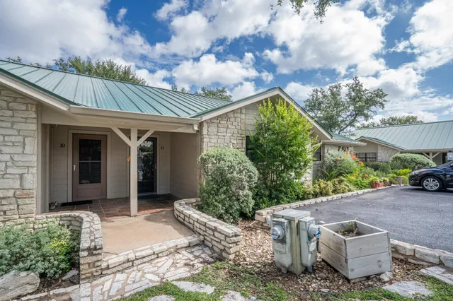 $185,000 | 300 Poker Chip, Unit 11, Horseshoe Bay, TX 78657