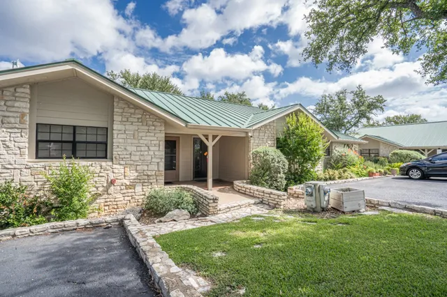 $185,000 | 300 Poker Chip, Unit 11, Horseshoe Bay, TX 78657