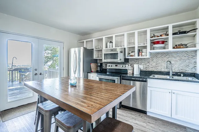 $185,000 | 300 Poker Chip, Unit 11, Horseshoe Bay, TX 78657