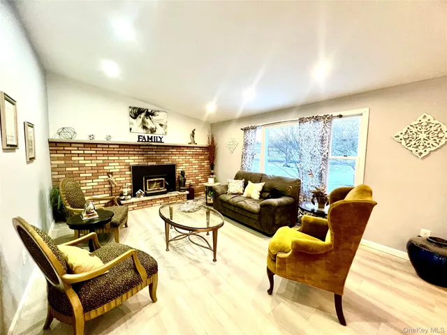 $549,000 | 17 Dunthorne Drive, Bloomingburg, NY 12721