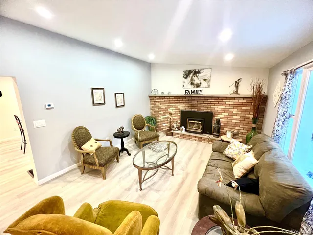 $549,000 | 17 Dunthorne Drive, Bloomingburg, NY 12721