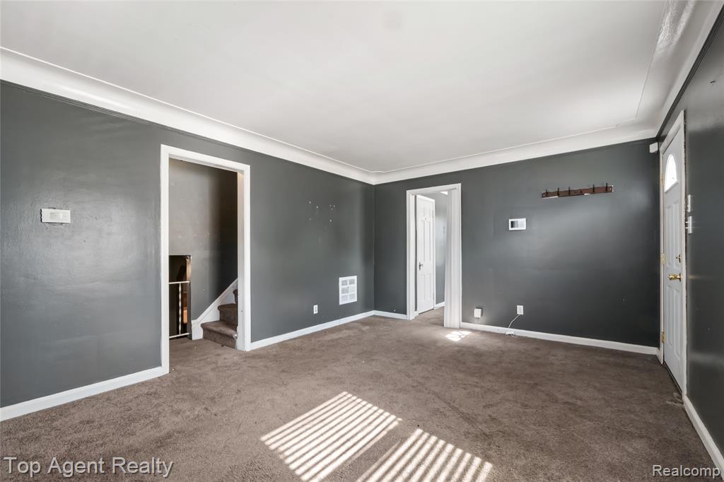 22085 Rausch Avenue Eastpointe, MI 48021 - Photo 7 of 39
