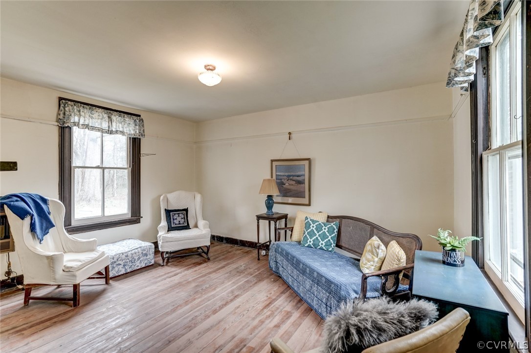 4625 Walton Road Louisa, VA 23093 - Photo 21 of 50 a living room with furniture and a window