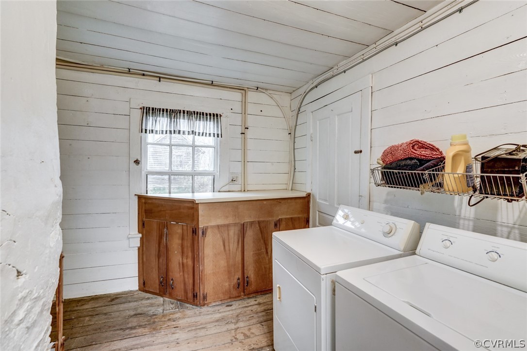 4625 Walton Road Louisa, VA 23093 - Photo 39 of 50 a utility room with dryer and washer