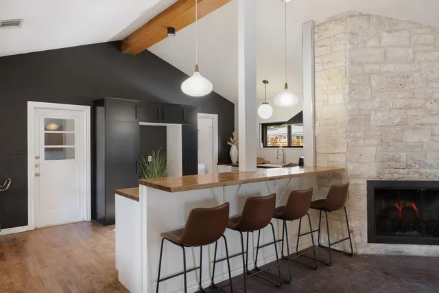 $675,000 | 2008 Matthews Lane, Austin, TX 78745