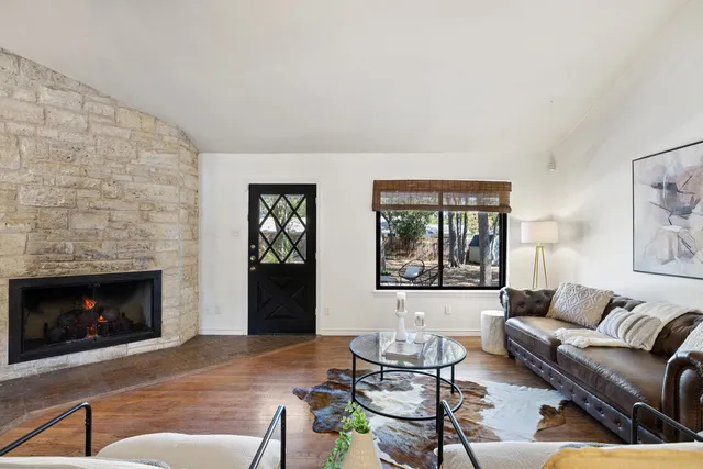 $675,000 | 2008 Matthews Lane, Austin, TX 78745