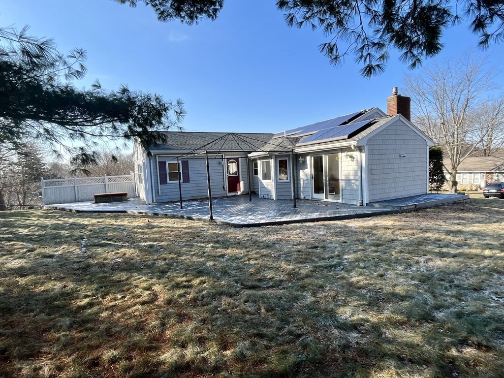134 Ravenswood Road Waltham, MA 02453 - Photo 2 of 28 Gallery Image 2