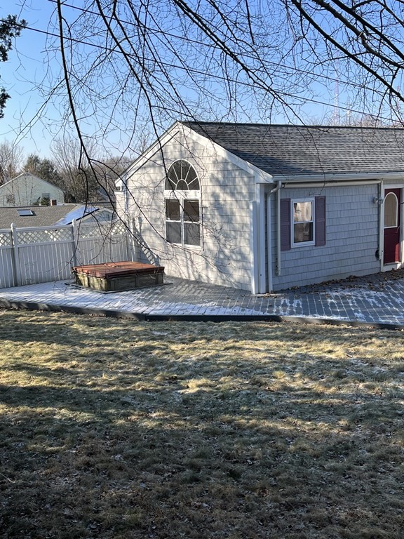 134 Ravenswood Road Waltham, MA 02453 - Photo 3 of 28 Gallery Image 3